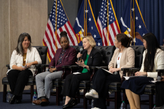 2024년 4월 1일:  4월 1일(월), 펜실베이니아주 상원의원 마리아 콜레트(D-12 몽고메리)는 미국 노동부 여성국 및 최고 다양성 및 형평성 사무소가 주최한 "변화를 옹호하는 여성 근로자 기념" 패널 토론에 참여했습니다.