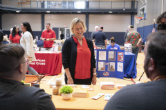 9 de septiembre de 2022: La senadora Collett organizó un almuerzo para veteranos y una feria de recursos en el centro comunitario y recreativo de Montgomery Township, en el condado de Montgomery.