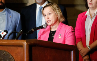 La senadora Collett reacciona ante la decisión del TSE de anular las ROE
