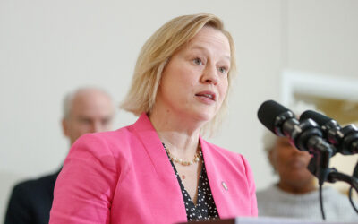 La senadora Collett reacciona a la aprobación de un proyecto de ley del Senado que elude el proceso legislativo para atacar el aborto y el derecho al voto